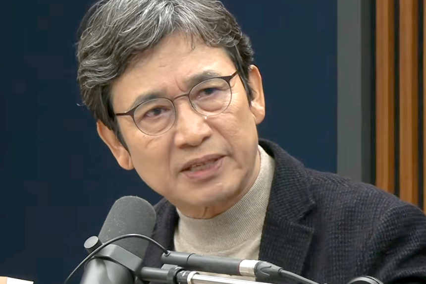 유시민 작가가 2일 유튜브 방송 ‘김어준의 겸손은 힘들다 뉴스공장’에 출연해 검찰개혁과 관련한 소신을 피력하고 있다. 유튜브 캡처