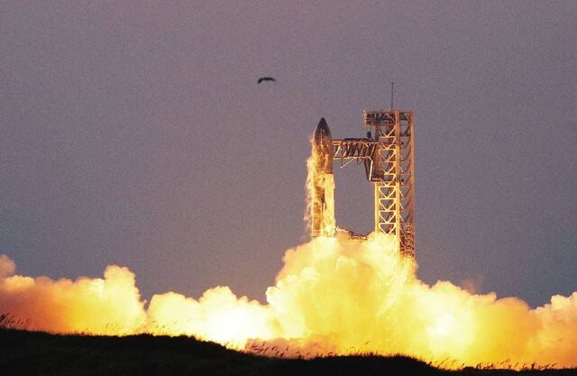 머스크 ‘지구는 좁다’…‘AI 우주 제국’ 시동