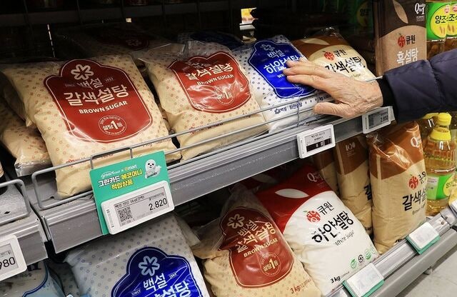 대통령이 ‘담합’ 때리자 설탕·밀가루 업체들 값 내린다
