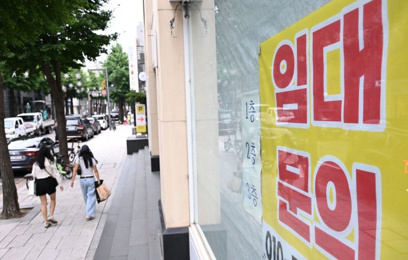 대형마트 새벽배송 허용 추진에 소상공인 “골목상권 말살” 강력 반발