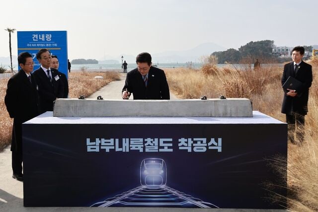 “세상 안 보고 자신만 챙기는 사람, 그에게 정치 맡기면  나라 망한다”