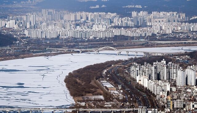 [단독] 한강서 100m 멀어질 때마다 아파트값 평당 121만원 낮아진다