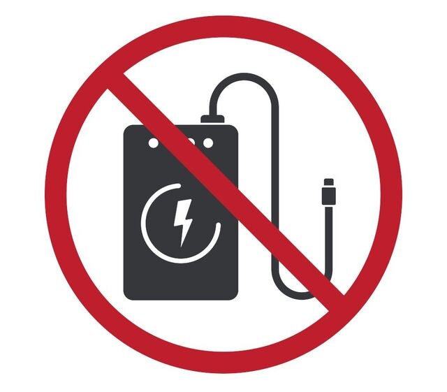 항공사들 “안전이 최우선”… 기내 보조배터리 사용 금지!