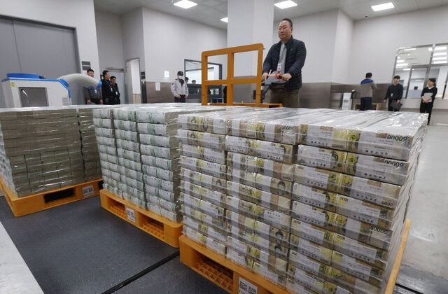[포토] 설 준비 지폐 분류