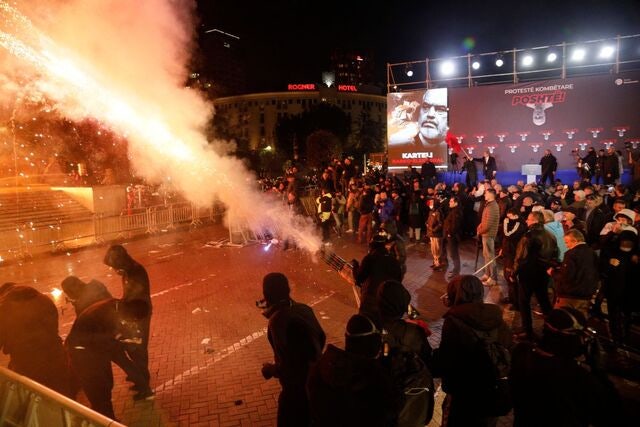 [포토] 알바니아 총리 관저 앞 반정부 시위