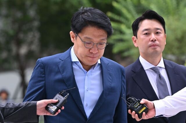 [단독] 李 피습사건 테러 미지정 의혹 영장 보니… “국정원 윗선개입 정황”