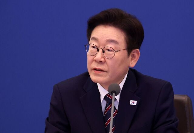 李 “교복 가격 60만원” 발언 후… 더 세진 ‘물가와의 전쟁’