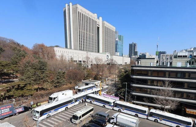 ‘尹 계엄’ 443일 만에 첫 판결… ‘내란’ 판단이면 사형이나 무기