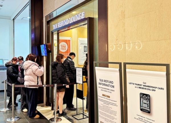 역대 최대 매출 … 춘절 특수에 롯데백화점 ‘활짝’