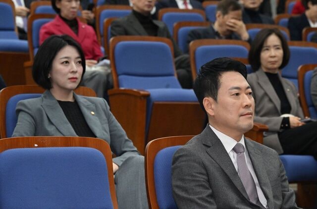 격론은커녕 ‘입틀막 의총’… 식물정당 된 국민의힘