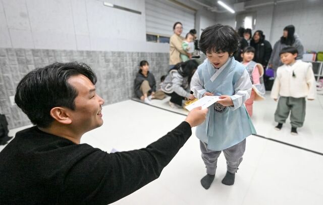 어려움 겪는 미혼모와 아이, 교회가 품고 기도로 정착 돕는다