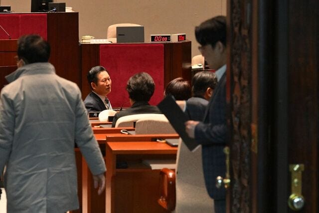 논란의 법왜곡죄, 본회의 직전 수정… 與 거수투표까지 했다