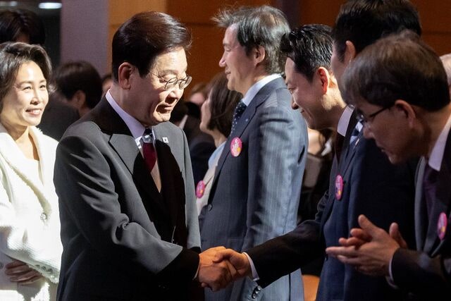 李 “무인기, 한반도 평화 위협 범죄”… 北 향해 재발 방지 약속