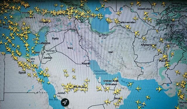 [포토] 이란 상공 피해가는 항공기