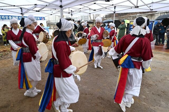 [포토] 정월대보름 맞아 사물놀이 한마당