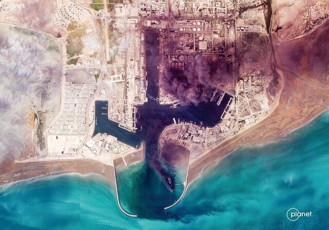 이란, 저가 드론으로 방공망 교란… “석유 한 방울도 못 나간다”