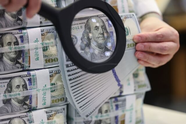 원자재 수입 많고 수출 비중 높은 탓에… 위기마다 ‘원화’ 휘청