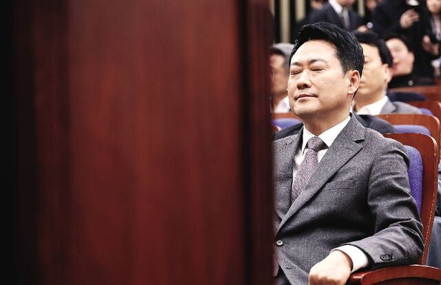 민심 ‘냉담’ 팬덤 ‘분노’ 출구 없는 장동혁 리더십