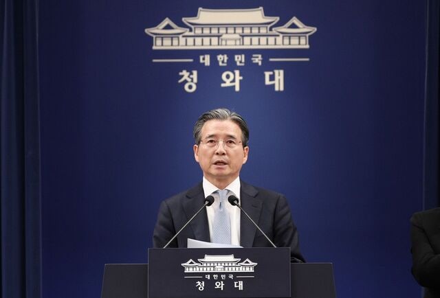 靑 “0.2억 배럴 원유 우선구매권 검토”