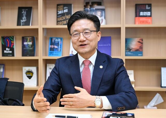 “폭락장에 사지 말라” 200조 운용 장로 믿음 투자법은