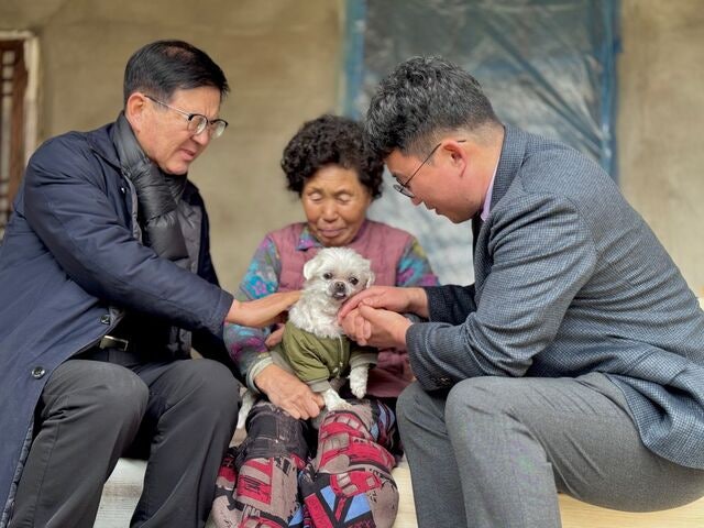 119보다 먼저 달려가는 목사… 아들 같은 섬김에 마을 ‘활짝’