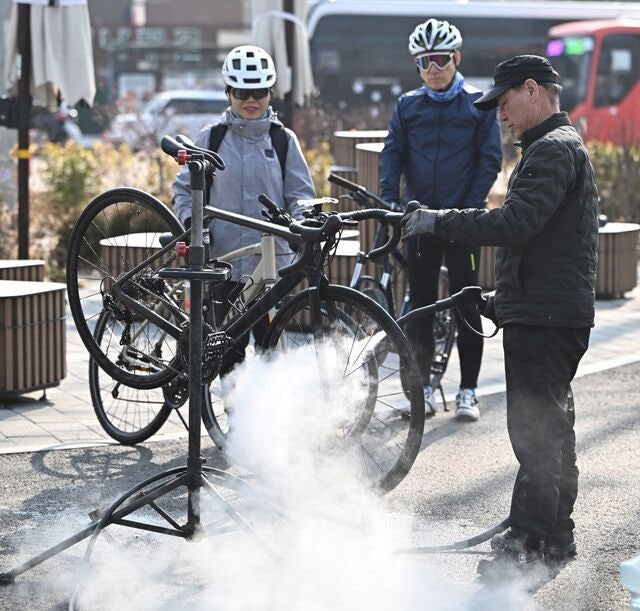 [포토] 봄맞이 자전거 수리·세척