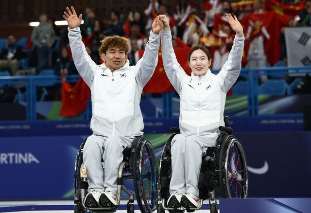 16년 침묵 깬 ‘남매 케미’