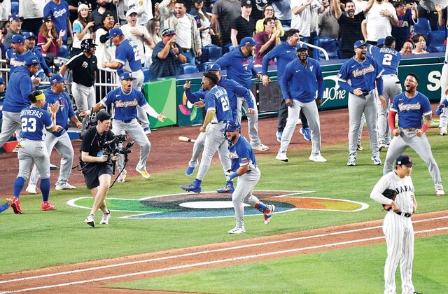 우승후보 日 탈락, 이탈리아 첫 4강