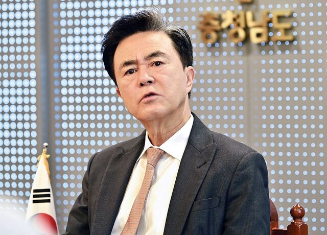 김태흠 충남지사가 15일 충남도청 집무실에서 진행된 국민일보 인터뷰에서 충남·대전 행정통합에 대한 의견을 밝히고 있다. 김 지사는 “진짜로 통합하려면 중앙정부의 권한을 지방에 제대