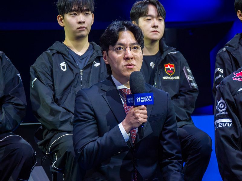 김정균의 독특한 경력과 업적