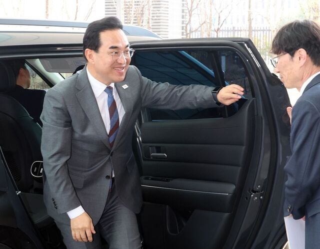 [포토] 첫 출근하는 박홍근 초대 기획예산처 장관