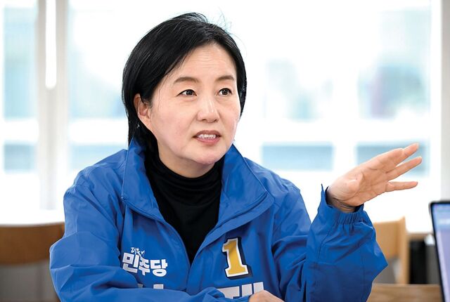 제윤경 전 더불어민주당 의원이 지난 30일 국민일보 본사에서 인터뷰하고 있다. 제 전 의원은 보수 텃밭인 경남 하동에서 군수에 도전하는 최초의 여성 정치인이다. 김지훈 기자
