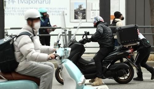 [단독] 노동부 “배달앱 알고리즘, 산재 위험 키워”… 연구서 첫 확인