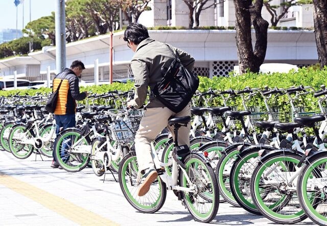 [포토] ‘따릉이’ 타고, 차는 집에 두고