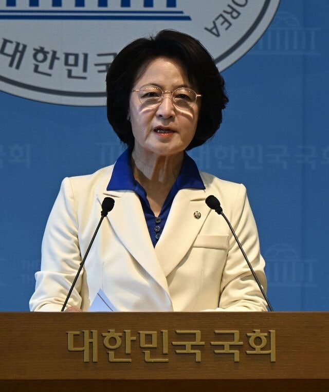 “강성 지지층 막강 파워 확인”… 추미애 과반에 술렁이는 與