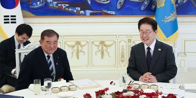 [포토] 이시바 전 일본 총리와 환담