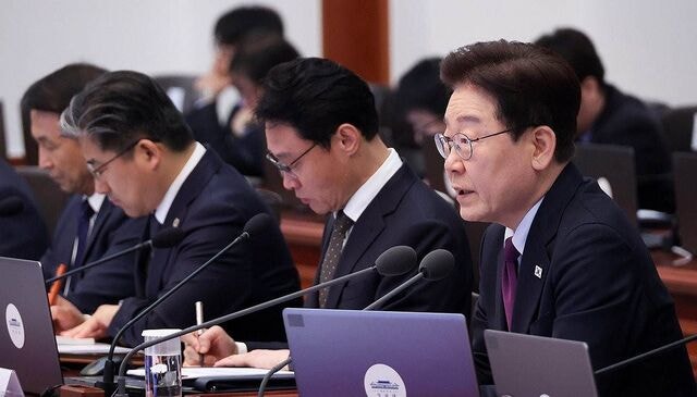 이 대통령 “선박 안전 귀환이 최우선… 외교 네트워크 총동원, 협의 나서라”