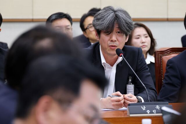 대장동 민간업자 남욱 변호사가 16일 국회 ‘윤석열 정권 정치검찰 조작기소 의혹 사건 진상규명’ 국정조사특별위원회에서 열린 대장동·위례 개발비리 및 김용 전 민주연구원 부원장 관련 의혹 사건에 대한 청문회에서 의원 