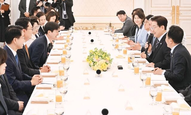 전쟁 괴로움 토로한 李대통령… “대외문제서 자해적 행위 있어”