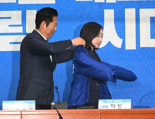 당으로 출근한 하정우·전은수…  하 “부산 사나이 일 대충 안해”