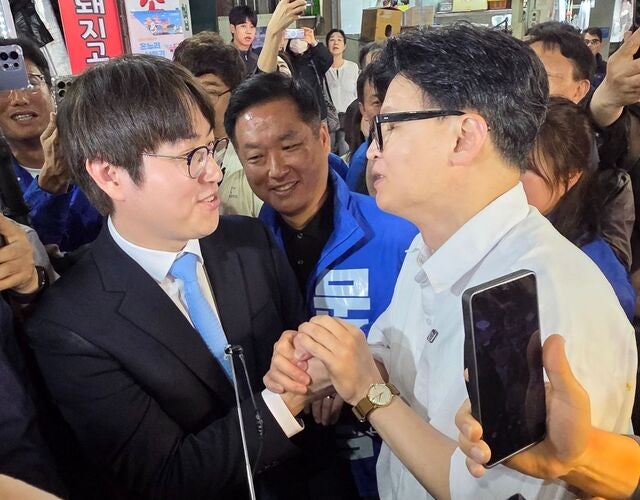 “모든 유권자와 스킨십”… 뚜벅이 유세 나선 한동훈