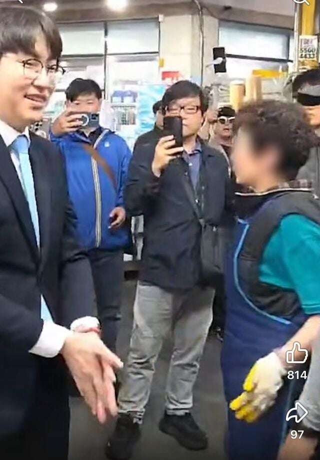 ‘초보 정치인’ 하정우 등판하자마자 손털기 논란… “손 저렸다”