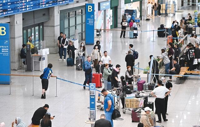 [포토] 황금연휴 앞둔 인천공항 북적