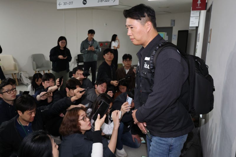 [속보] 삼성전자 노조 측 “법원 결정 존중…21일 쟁의할 것”