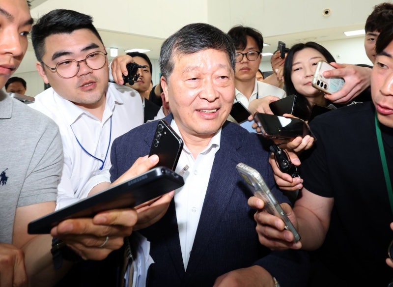 [속보]중노위원장 “밤 10시 삼성전자 노사 합의 불발 시 조정안 제시”