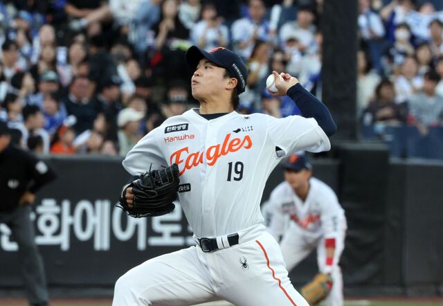 한화 마운드에 우뚝 선 ‘왕서방’