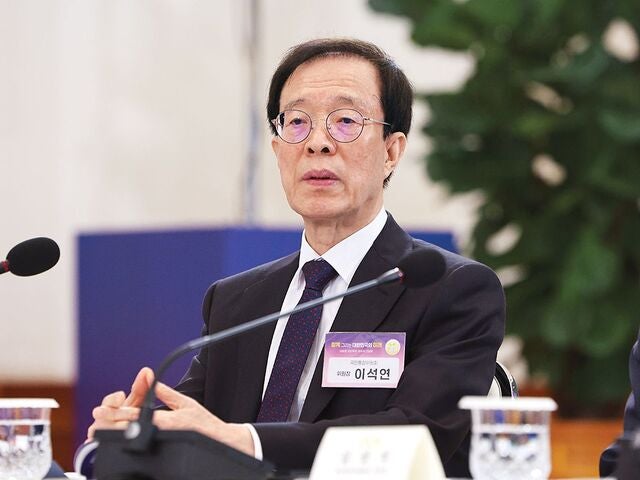 이석연 “집단사고 벗어나야” 李 향해 작심 발언