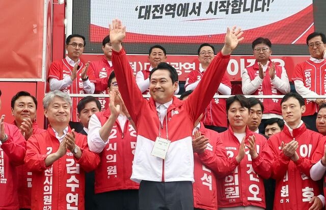 “신발 닳도록, 목 터져라 총력”… 野 지도부 격전지 대전·부산행