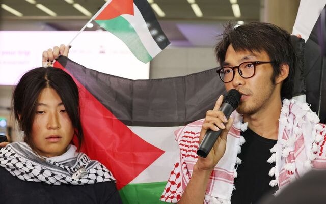 [포토] 귀국한 활동가 “이스라엘군이 폭행”