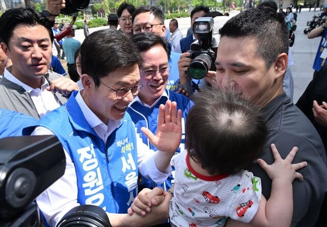 이슈화 불씨 끄는 鄭, 정부로 전선 넓힌 吳… 부동산 전면전